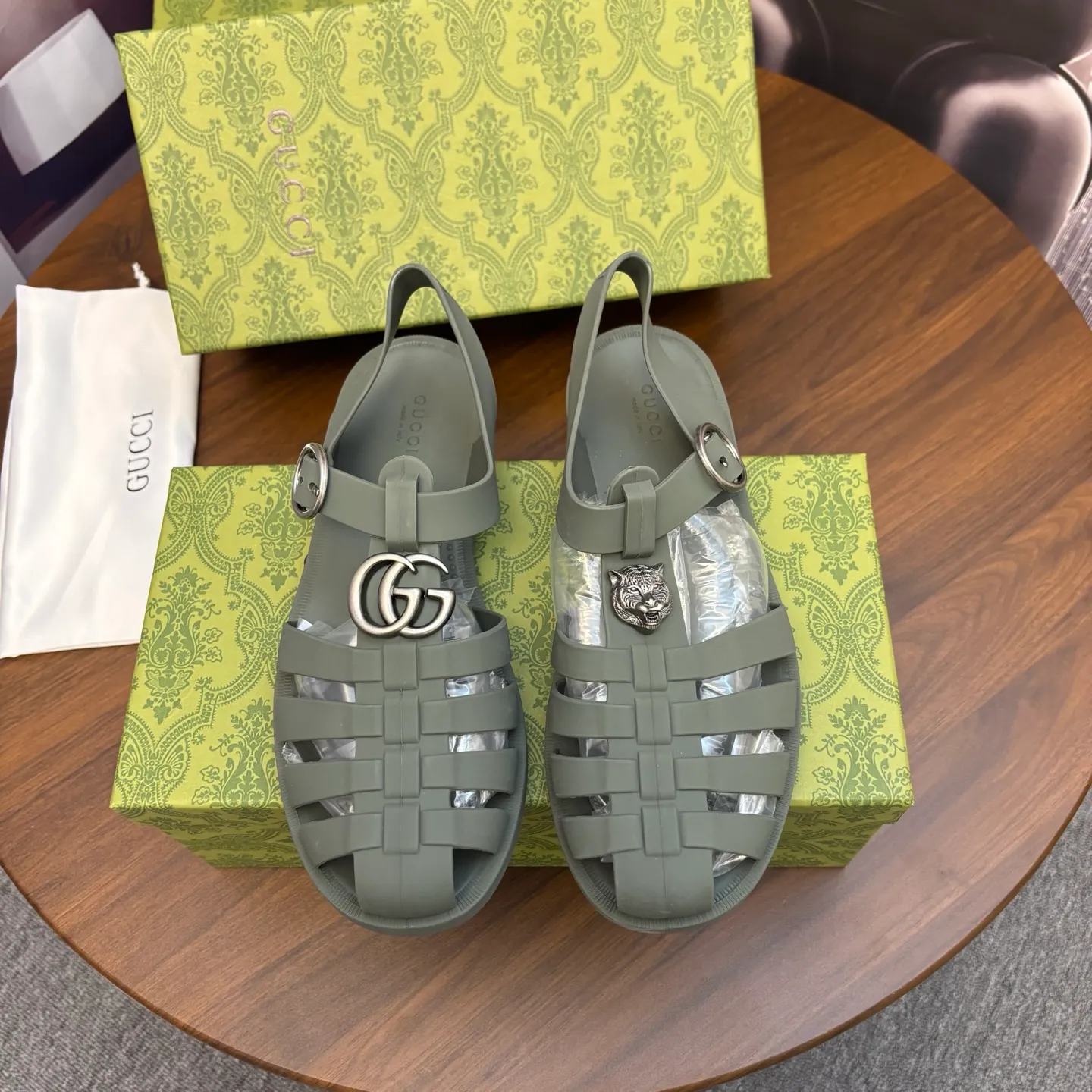 Men's shoes 260💰 [Gucci] Counter quality, top-quality original goods, real photos! Original TPU material, fine workmanship, comfortable; genuine 1:1 replica Size: 36 ~ 46